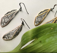 Load image into Gallery viewer, Bee wings earrings
