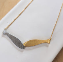 Load image into Gallery viewer, Fish-kiss necklace

