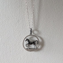 Load image into Gallery viewer, Horse pendants
