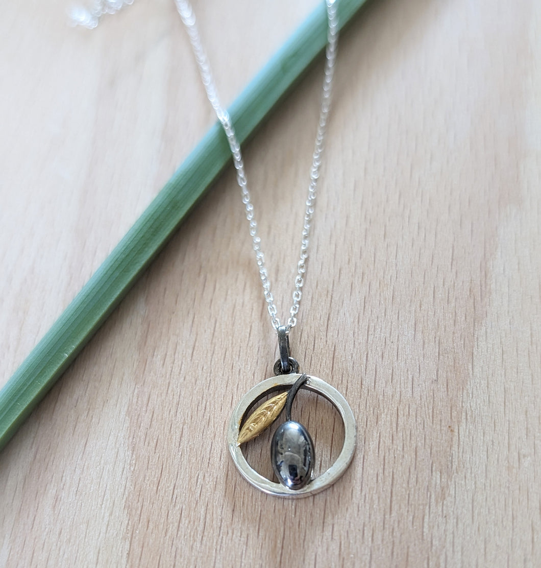 Olea pendant (circle)