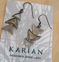Load image into Gallery viewer, Flipper earrings
