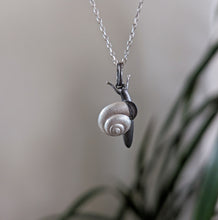 Load image into Gallery viewer, Snail pendants
