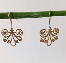 Load image into Gallery viewer, Ironwork design earrings
