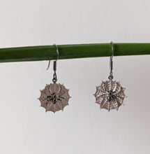 Load image into Gallery viewer, Spider net earrings (small)
