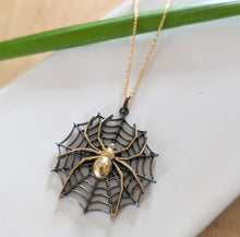 Load image into Gallery viewer, Spider net pendant (big)
