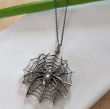 Load image into Gallery viewer, Spider net pendant (big)
