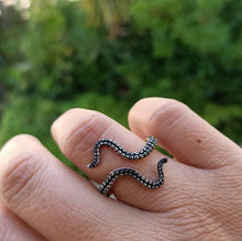 Load image into Gallery viewer, Octopus ring
